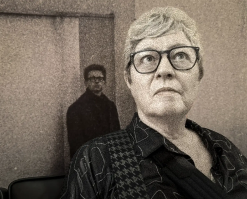 Observaties in een publieke omgeving Vrouw voelt zich bekeken
