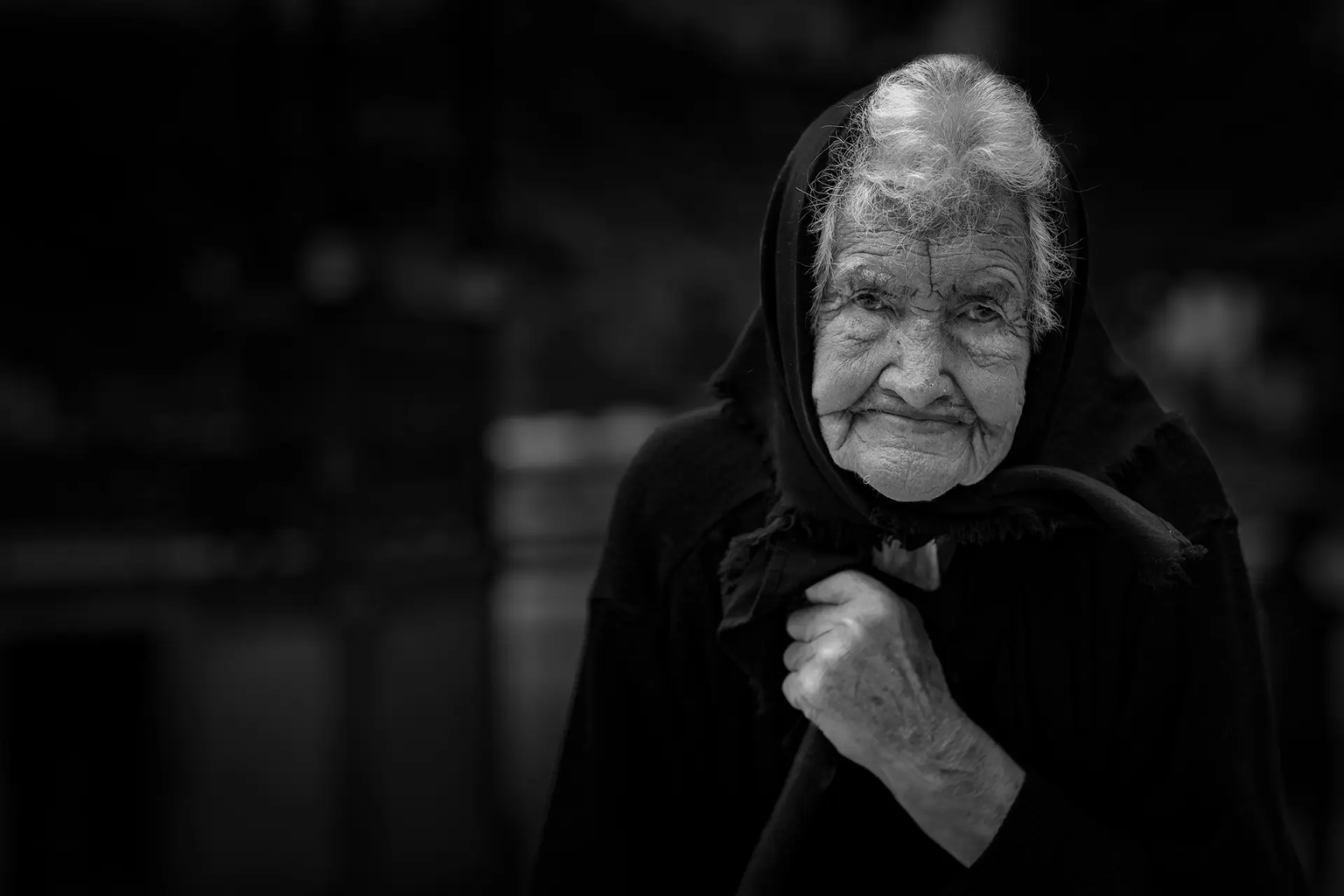 Old widow returns from cemetery, Portugal Fotomath