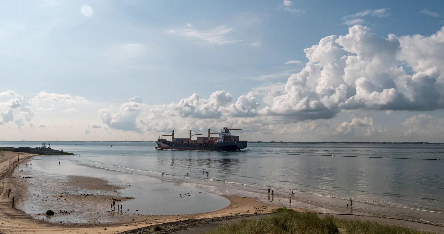 Zeetanker aan de Kust